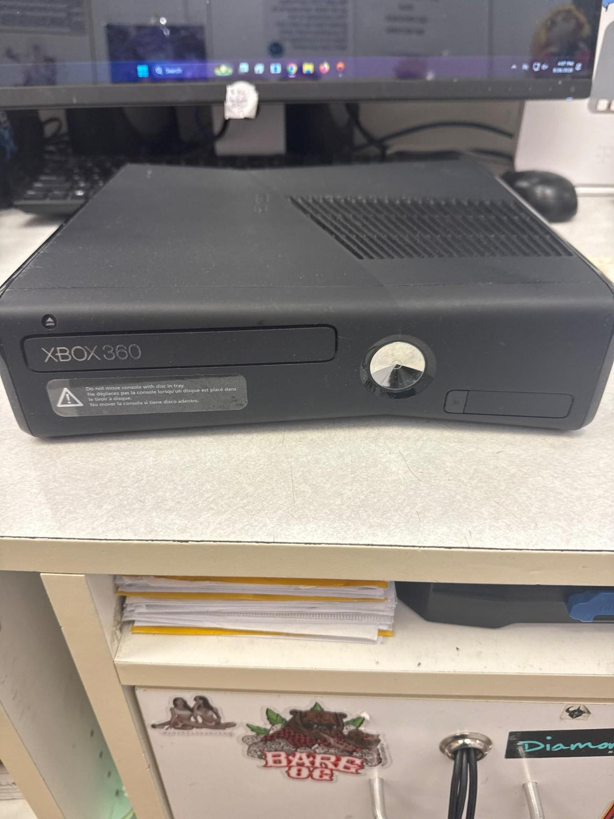 XBOX 360 SLIM SYSTEM WITH 4 GB INTERHAL HD